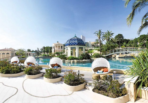 Monte-Carlo Bay, Love Seats — via Cinnamon Circle Monte-Carlo Bay, Love Seats -- via Cinnamon Circle